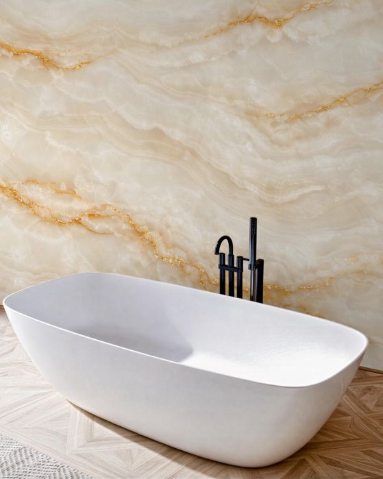Fototapeten Goldener Onyx in cremefarbener Eleganz