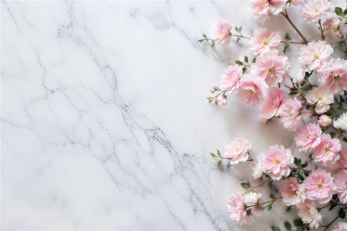 Fototapeten Rosa Blumen auf Marmor