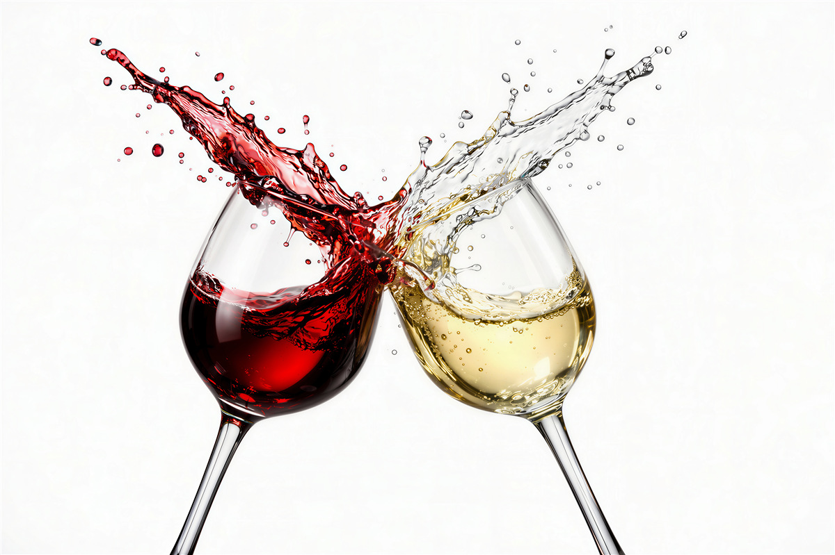 Fototapeten Spritzende Weingläser